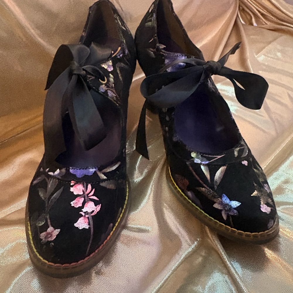 Women's Black Floral Embroidered Mary Jane Heels